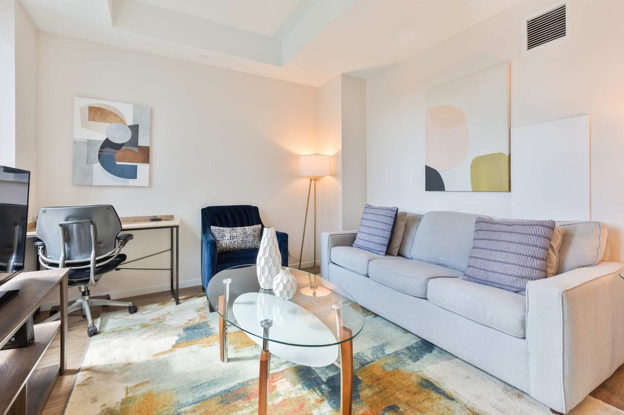 131 Seaport Blvd #1050355P - Photo 2 of 8