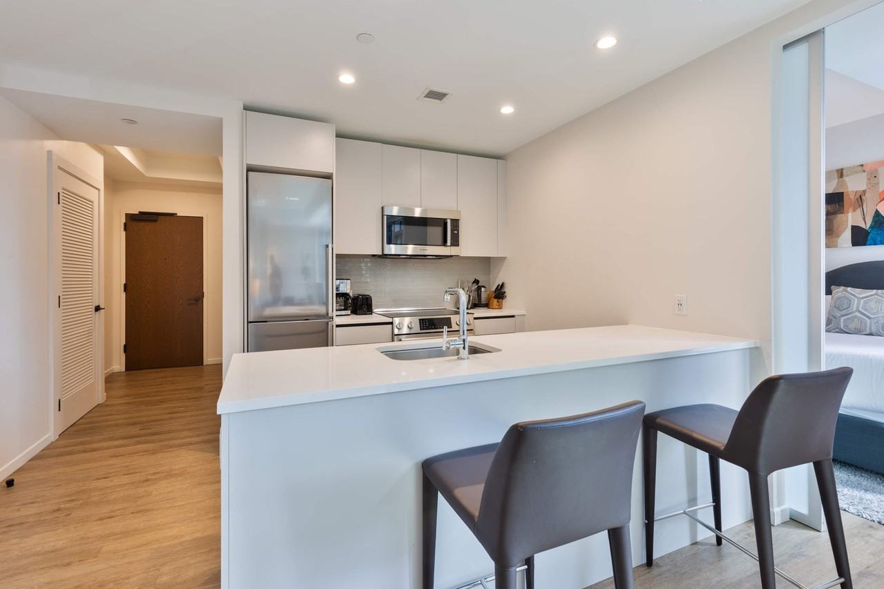 131 Seaport Blvd #1050355P - Photo 3 of 8