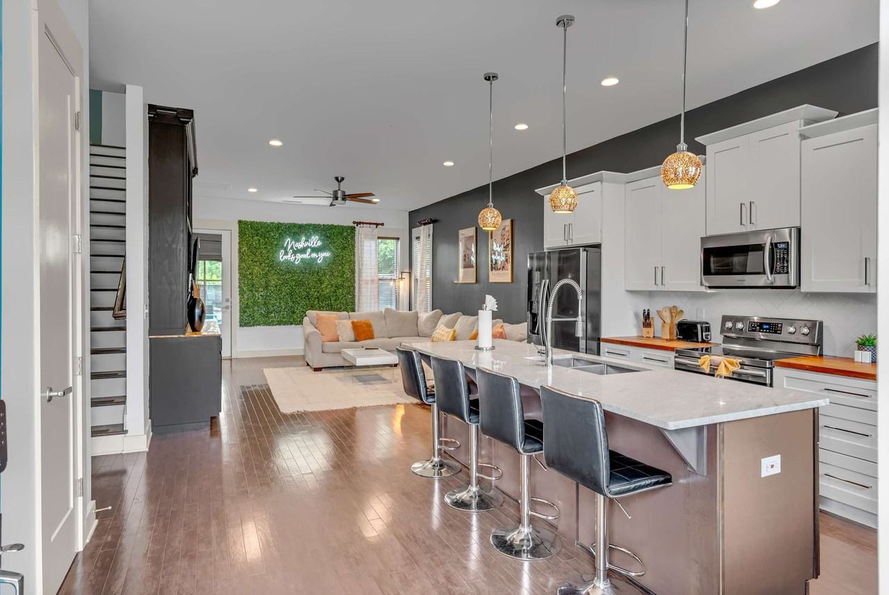 1006 Free Silver Rd #1239915P - Photo 4 of 38