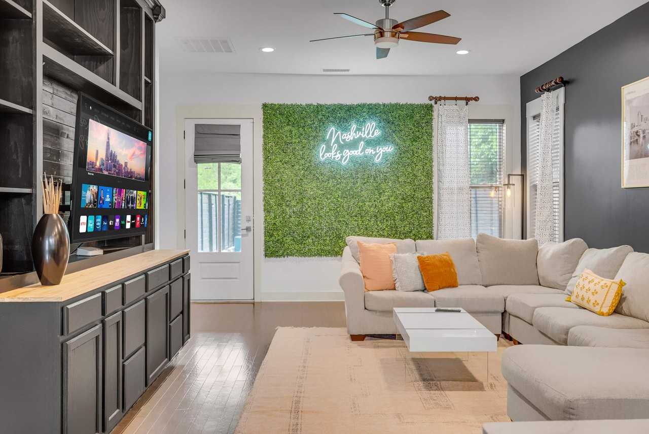 1006 Free Silver Rd #1239915P - Photo 5 of 38