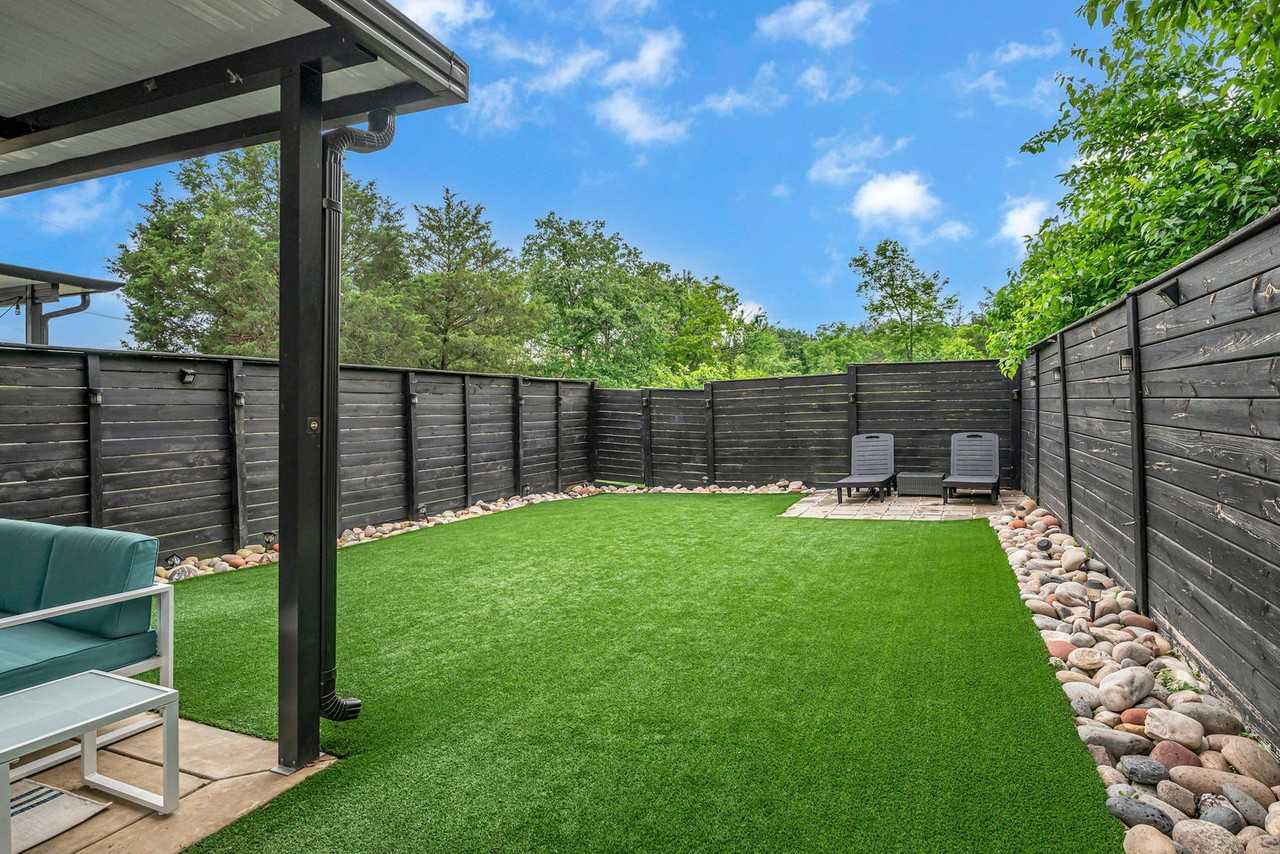 1006 Free Silver Rd #1239915P - Photo 7 of 38