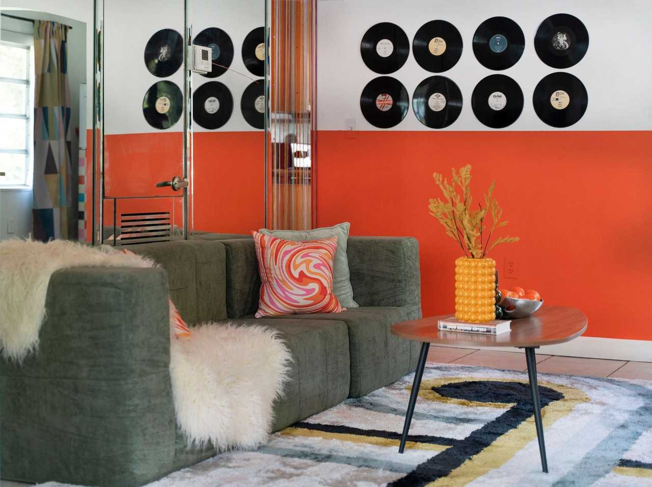 260 Ne 45th St #1241891P - Photo 2 of 34