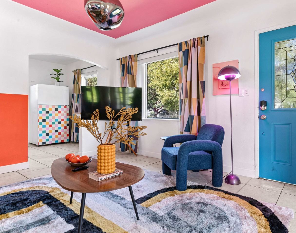 260 Ne 45th St #1241891P - Photo 5 of 34