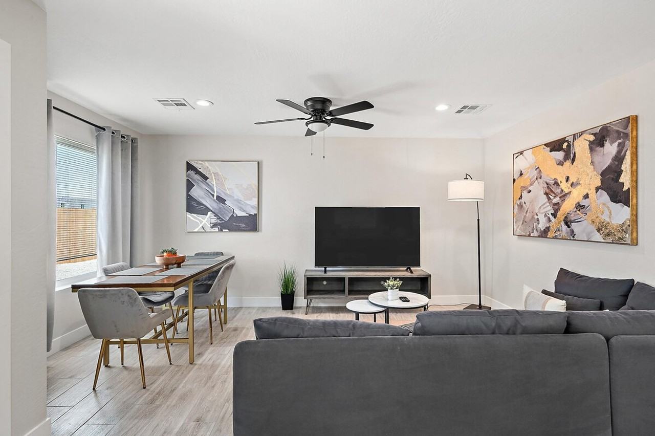 1826 E Illini St #1244298P - Photo 4 of 22