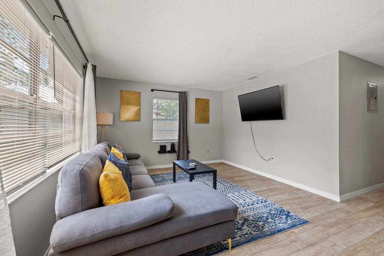 4219 East Henry Avenue - Photo 2 of 26