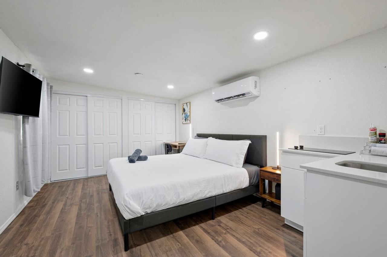 4005 W Lincoln St #1244312P - Photo 2 of 19