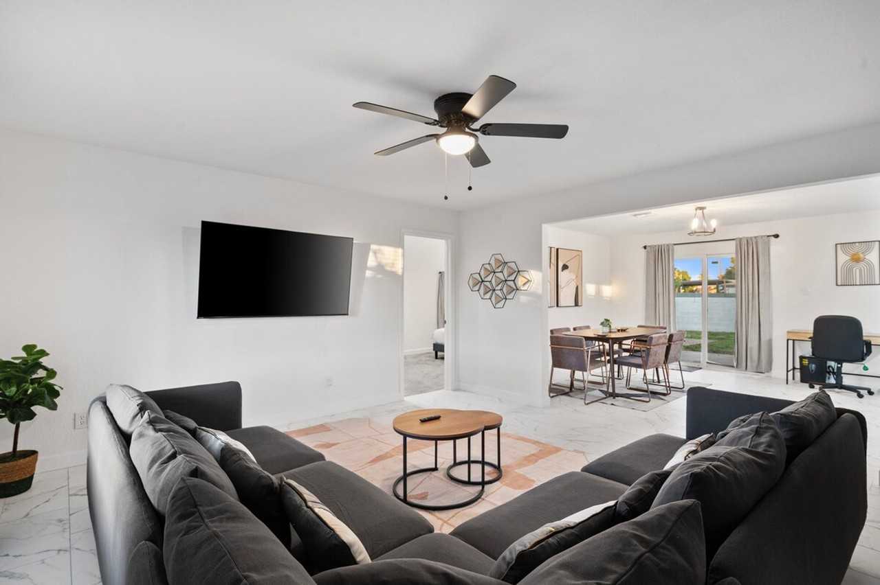 3023 N 40th Ln #1244329P - Photo 2 of 33