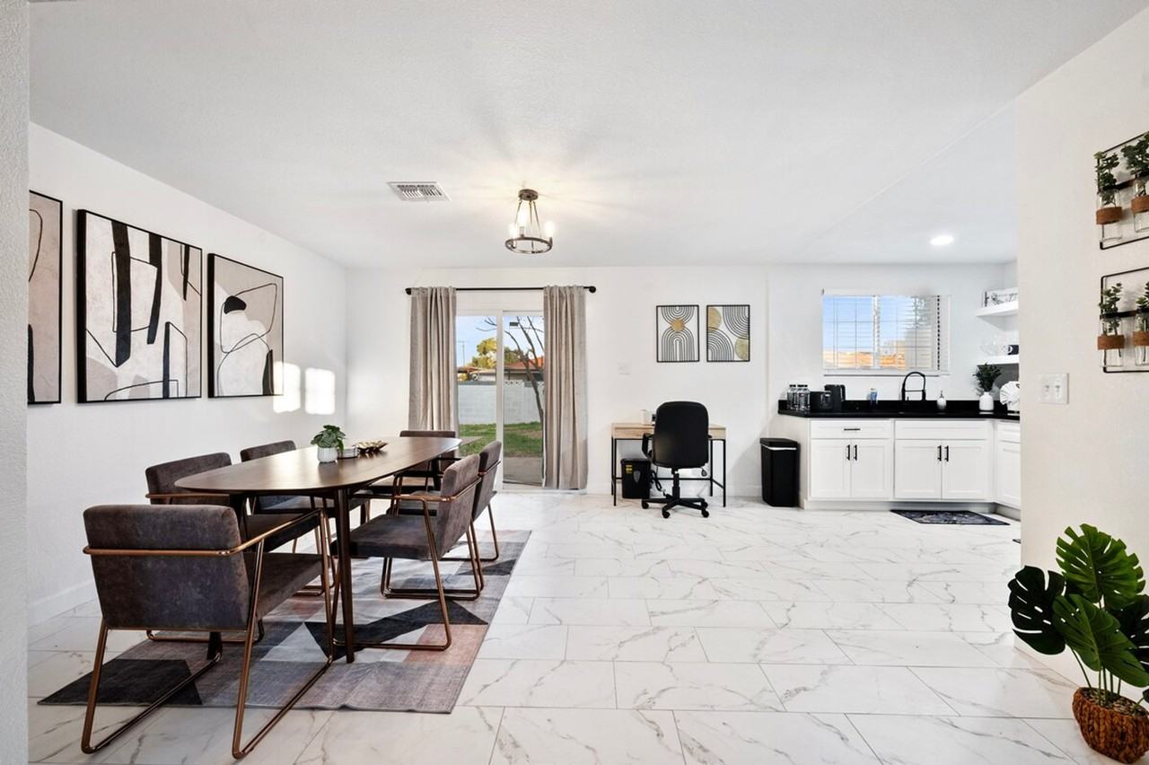 3023 N 40th Ln #1244329P - Photo 3 of 33