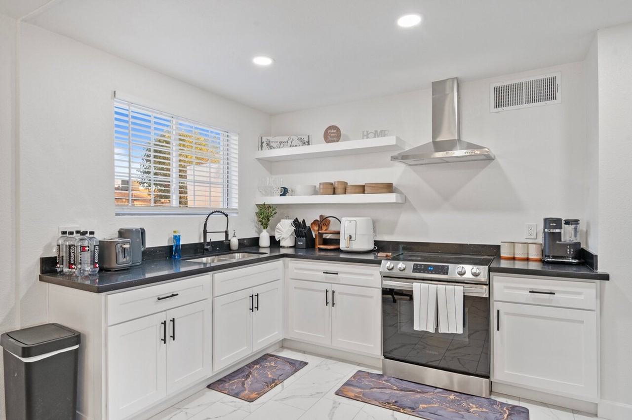 3023 N 40th Ln #1244329P - Photo 6 of 33