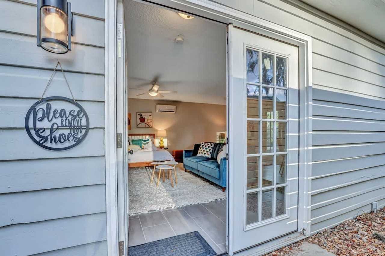 109 East Point Drive - Photo 2 of 50