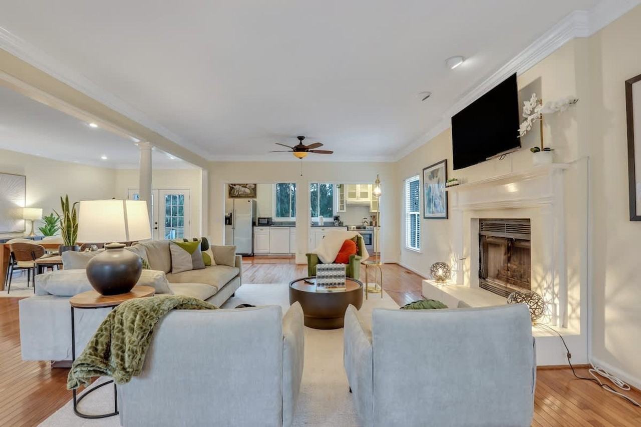 109 East Point Drive - Photo 5 of 100