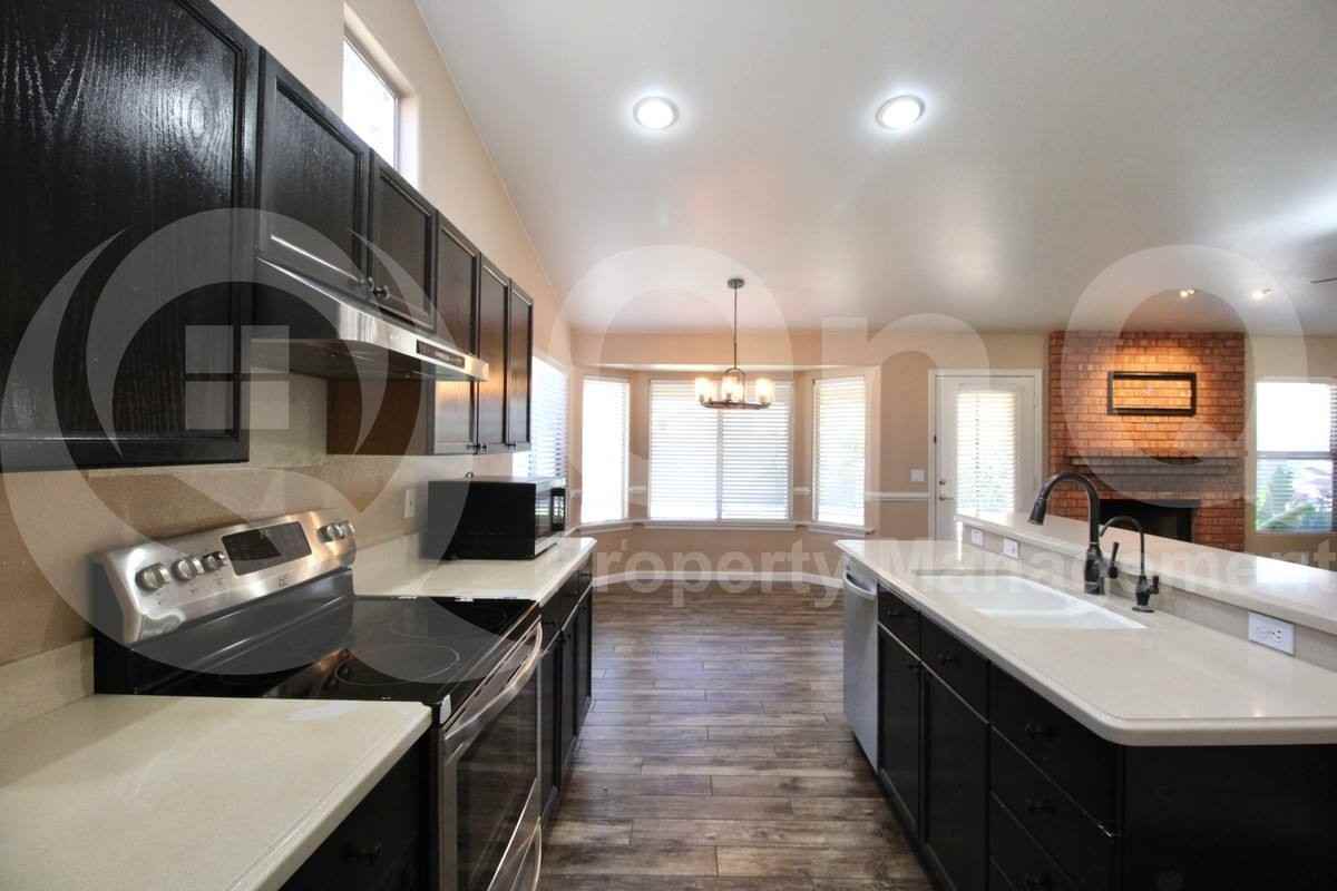 1457 E Bruce Ave - Photo 2 of 10