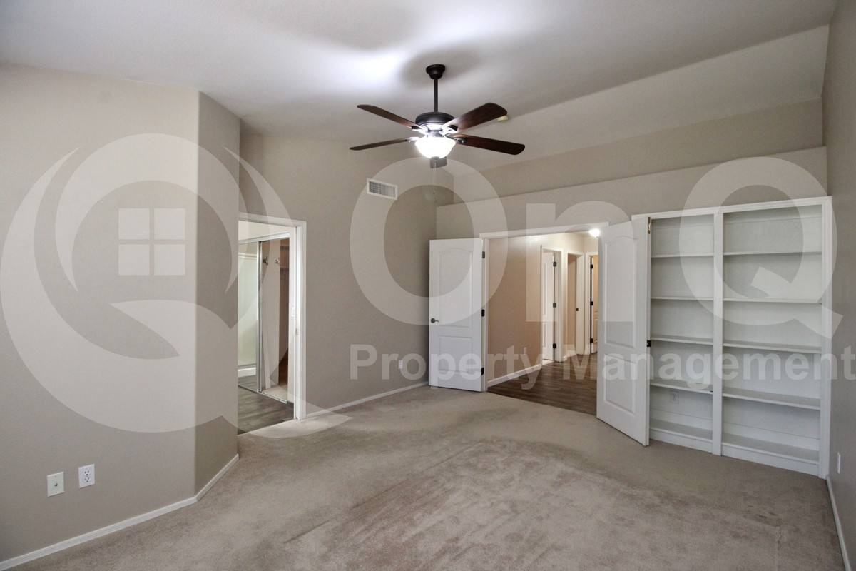 1457 E Bruce Ave - Photo 3 of 10