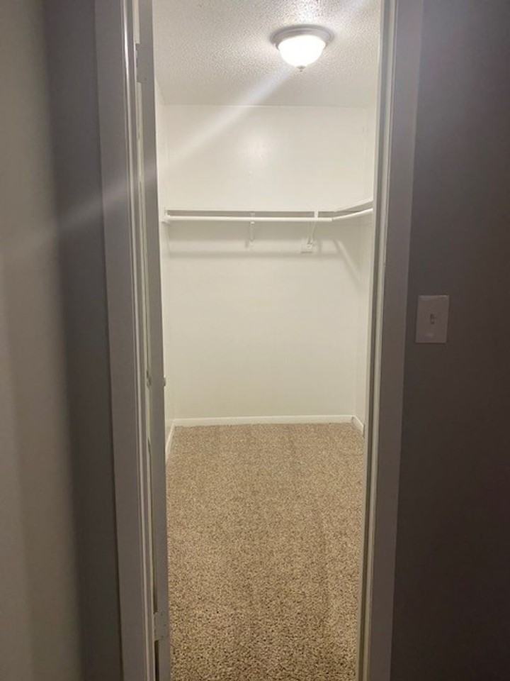 Hunters Ridge Apartments - CE - Photo 5 of 25