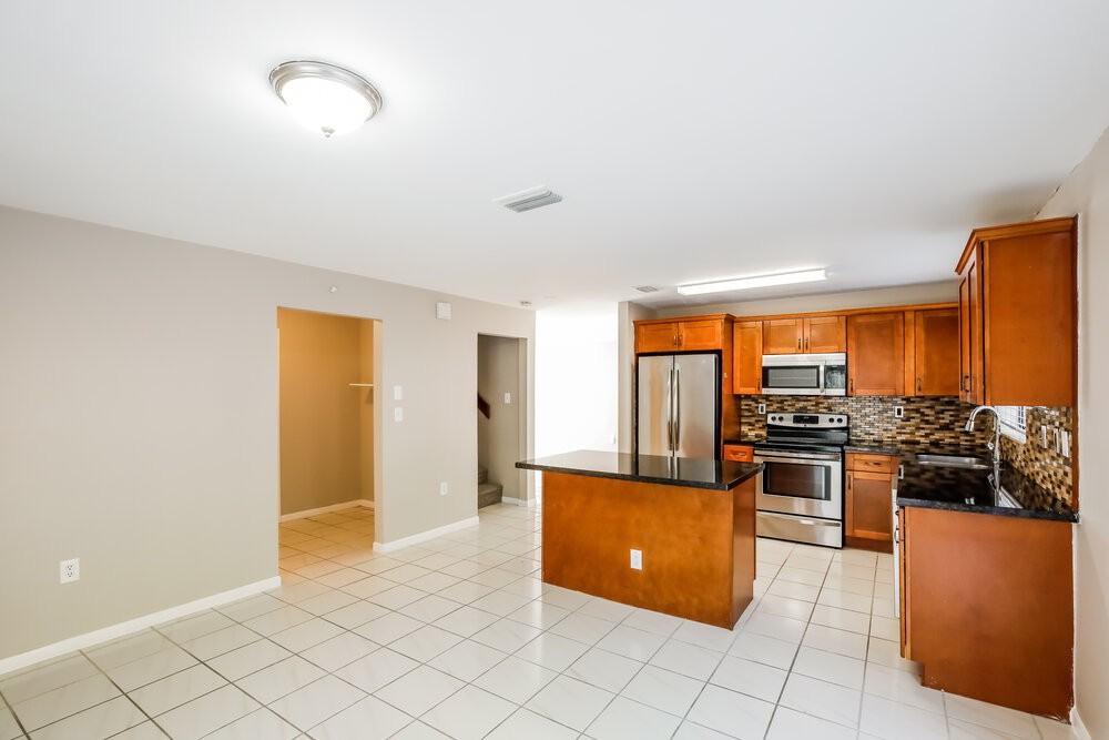 10445 Sw 158th Pl - Photo 7 of 17