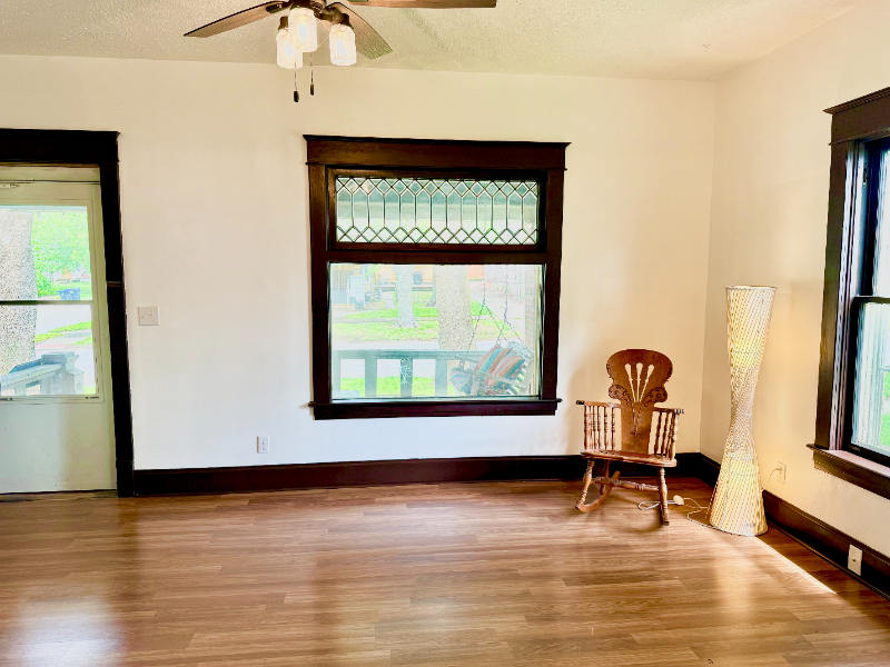 1004 N Lee St #1 - Photo 3 of 14