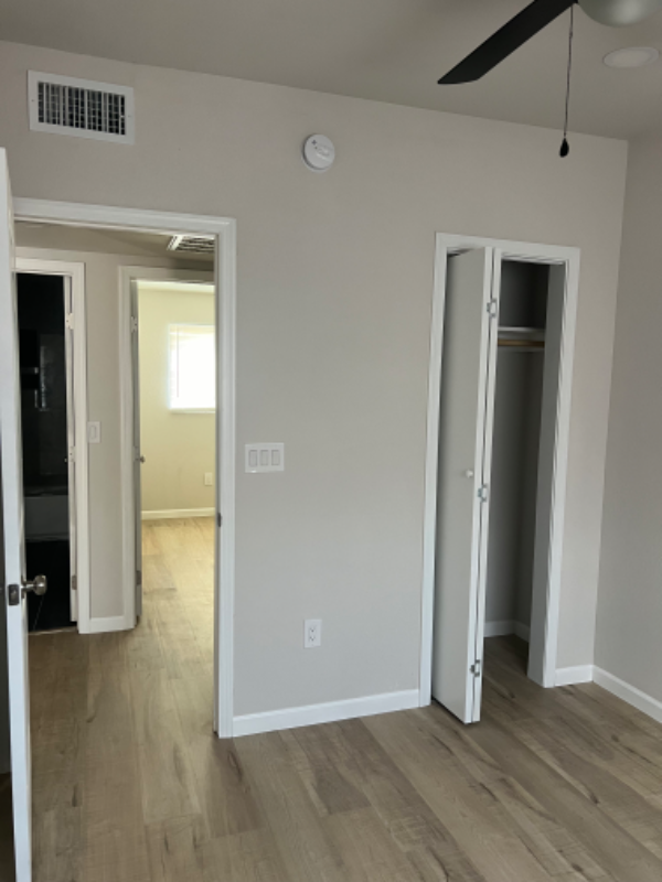 1215 E Mission Ln - Photo 7 of 8