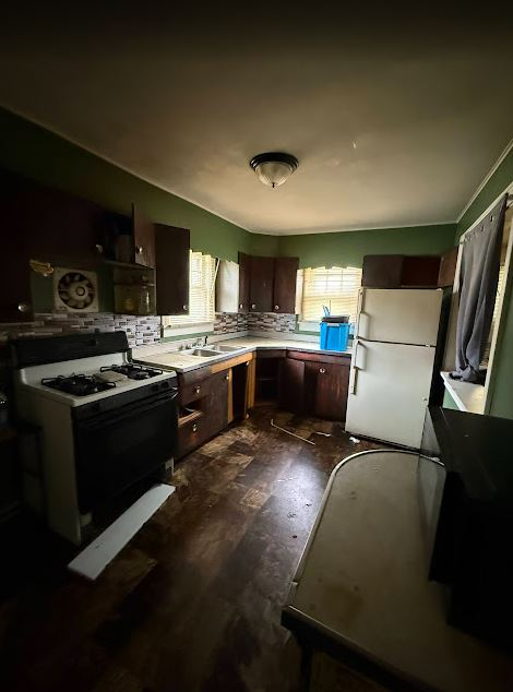 1045 E Moore St - Photo 3 of 8