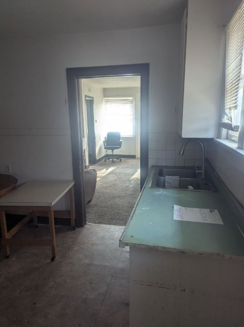 2909 W Wyoming St - Photo 4 of 8