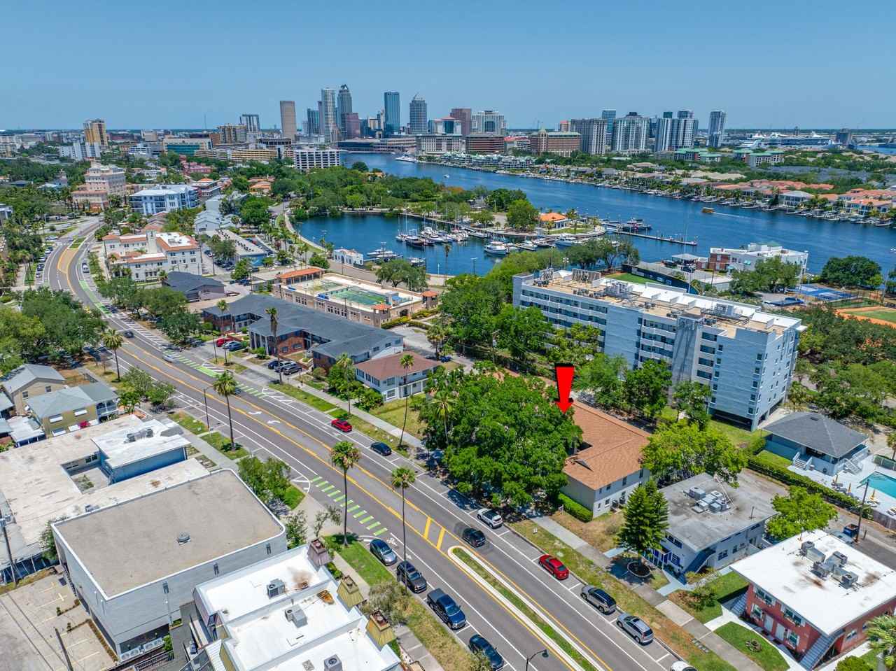 Amber Oaks | Renovated Upscale Island Apartments in the Heart of Davis Islands - Photo 7 of 9