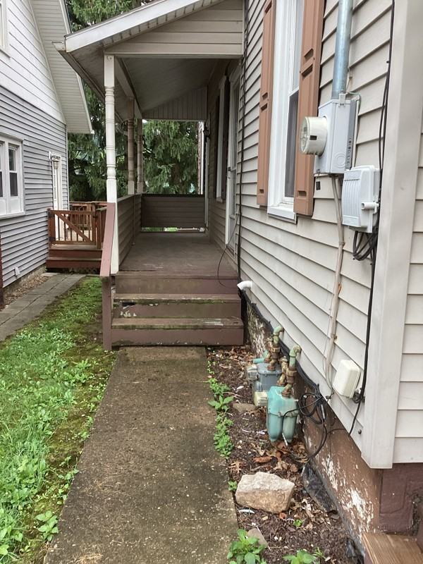 669 Queen St - Photo 2 of 11