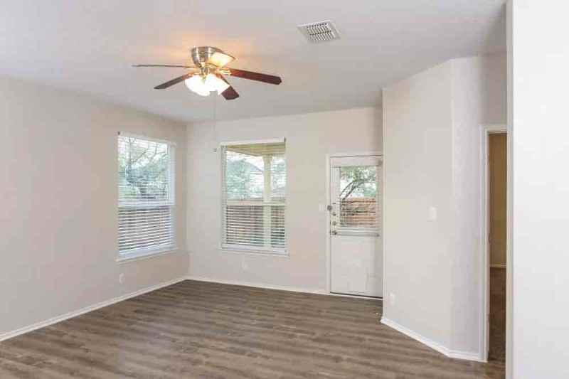 827 Nw 34th St #RED - Photo 2 of 8