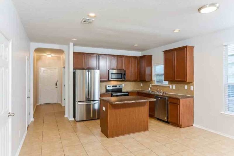 827 Nw 34th St #RED - Photo 3 of 8