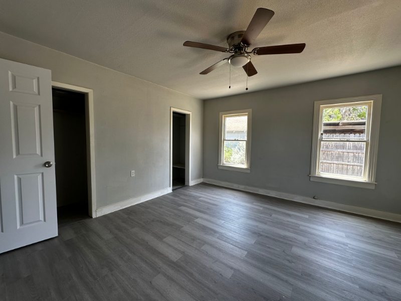 15 N Bell St - Photo 3 of 4