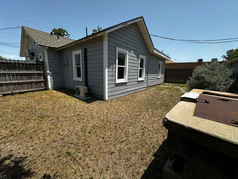 15 N Bell St - Photo 4 of 4