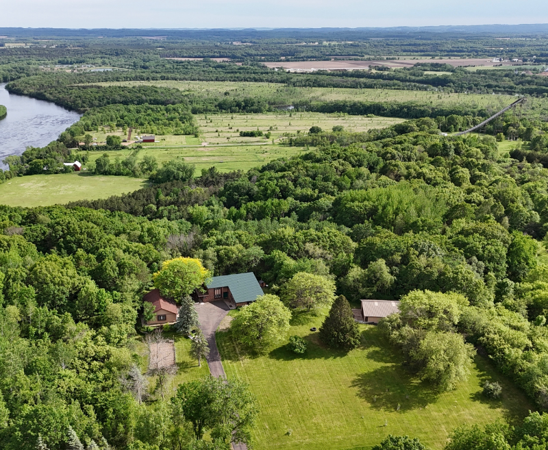 2207 Eagle Ln - Photo 2 of 16