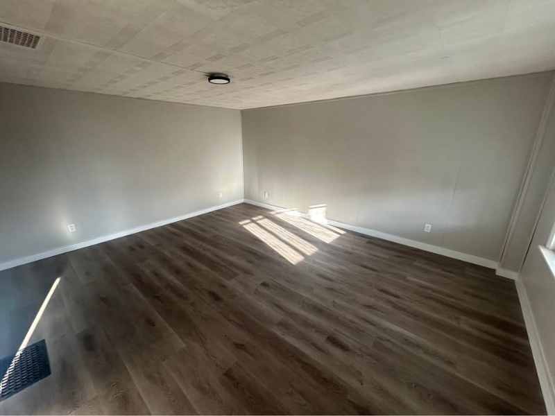 120 Leray St - Photo 3 of 9