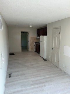 6085 10th St N - Photo 3 of 18