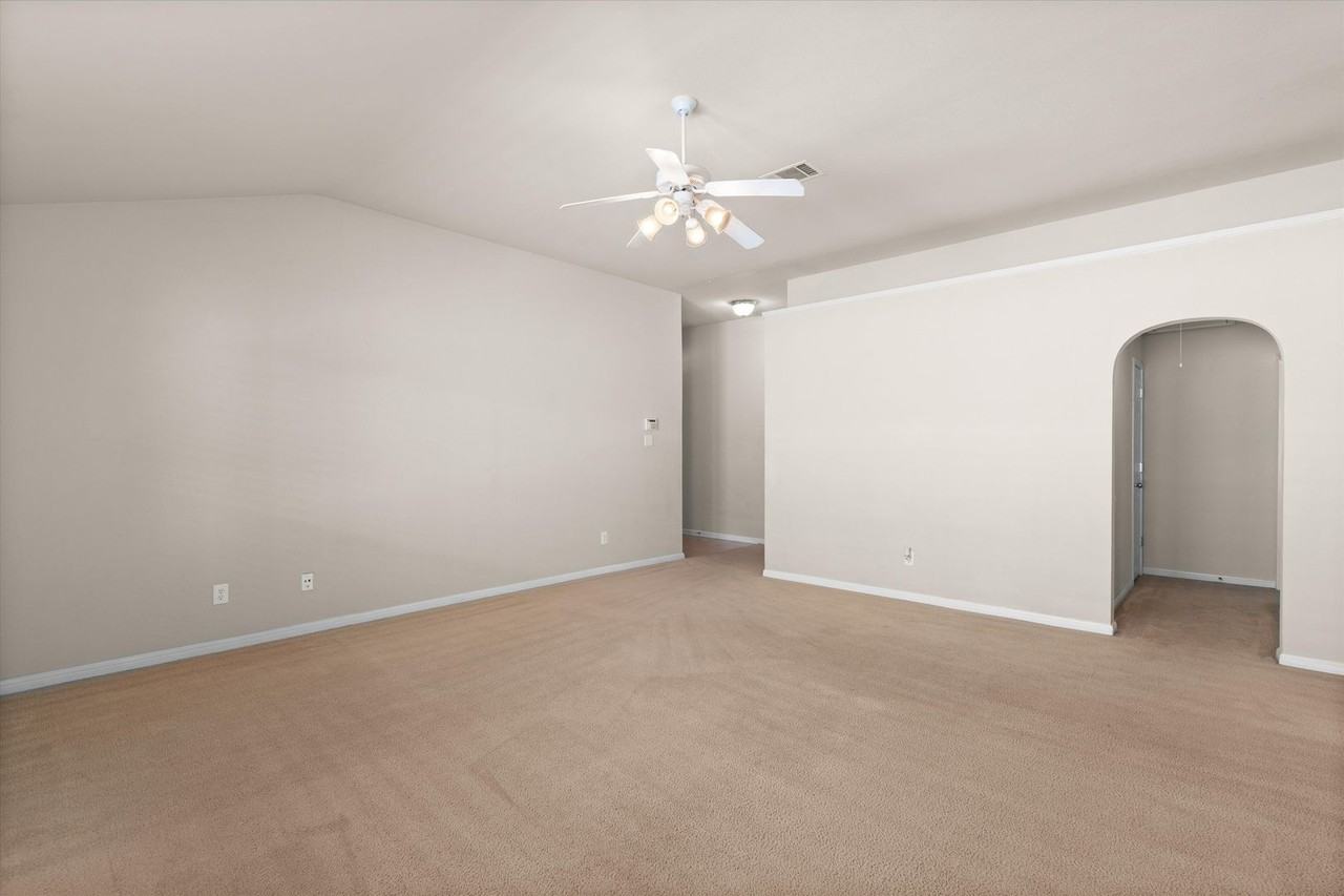 1322 Tumbling River Dr - Photo 4 of 31