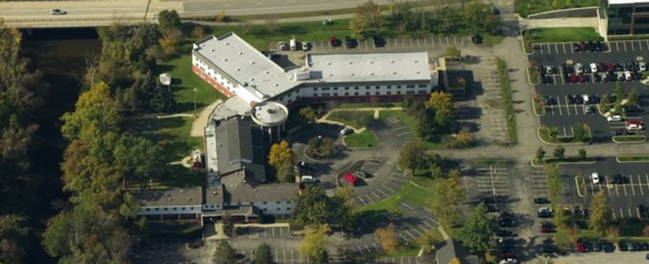 Creekview Court - Photo 3 of 10