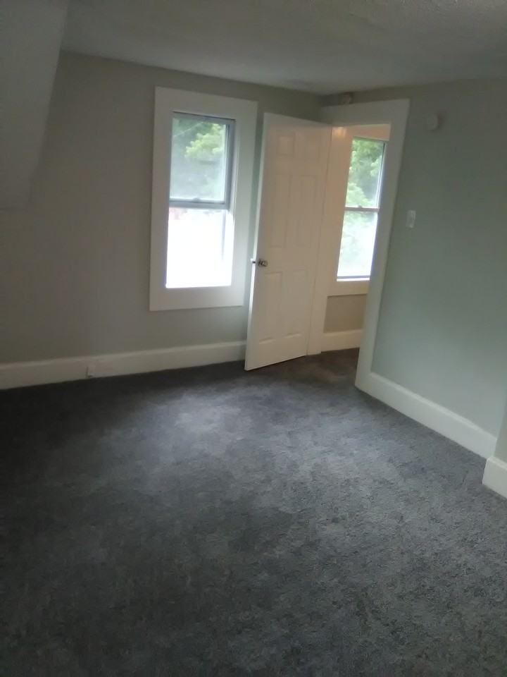 913 10th Ave S #NA - Photo 2 of 8