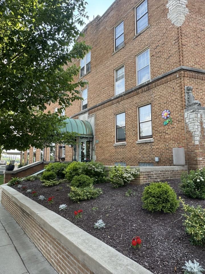 7416 Harwood Ave #102
