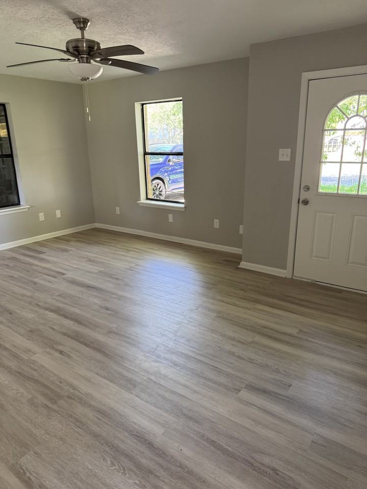 203 4th St #NA - Photo 3 of 8