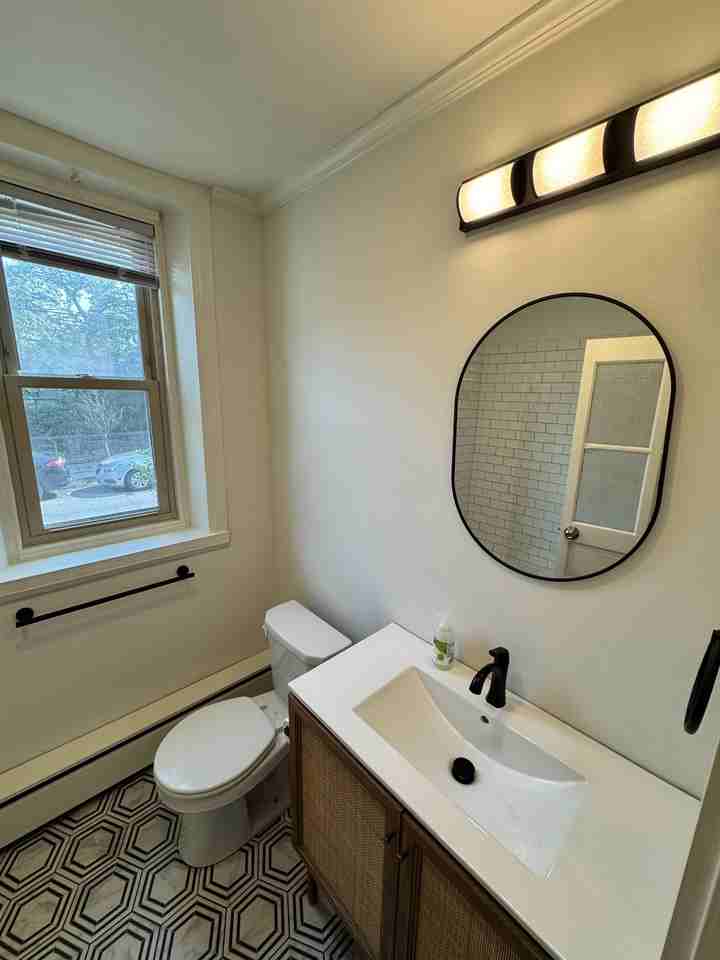 800 Corinthian Ave - Photo 3 of 11