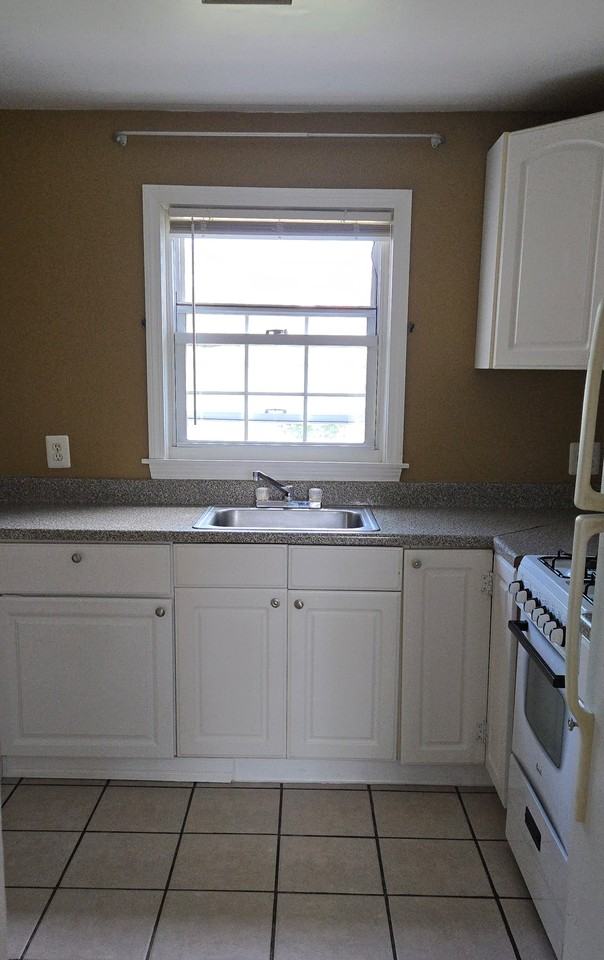 1568 Memorial Ave #1B - Photo 2 of 10