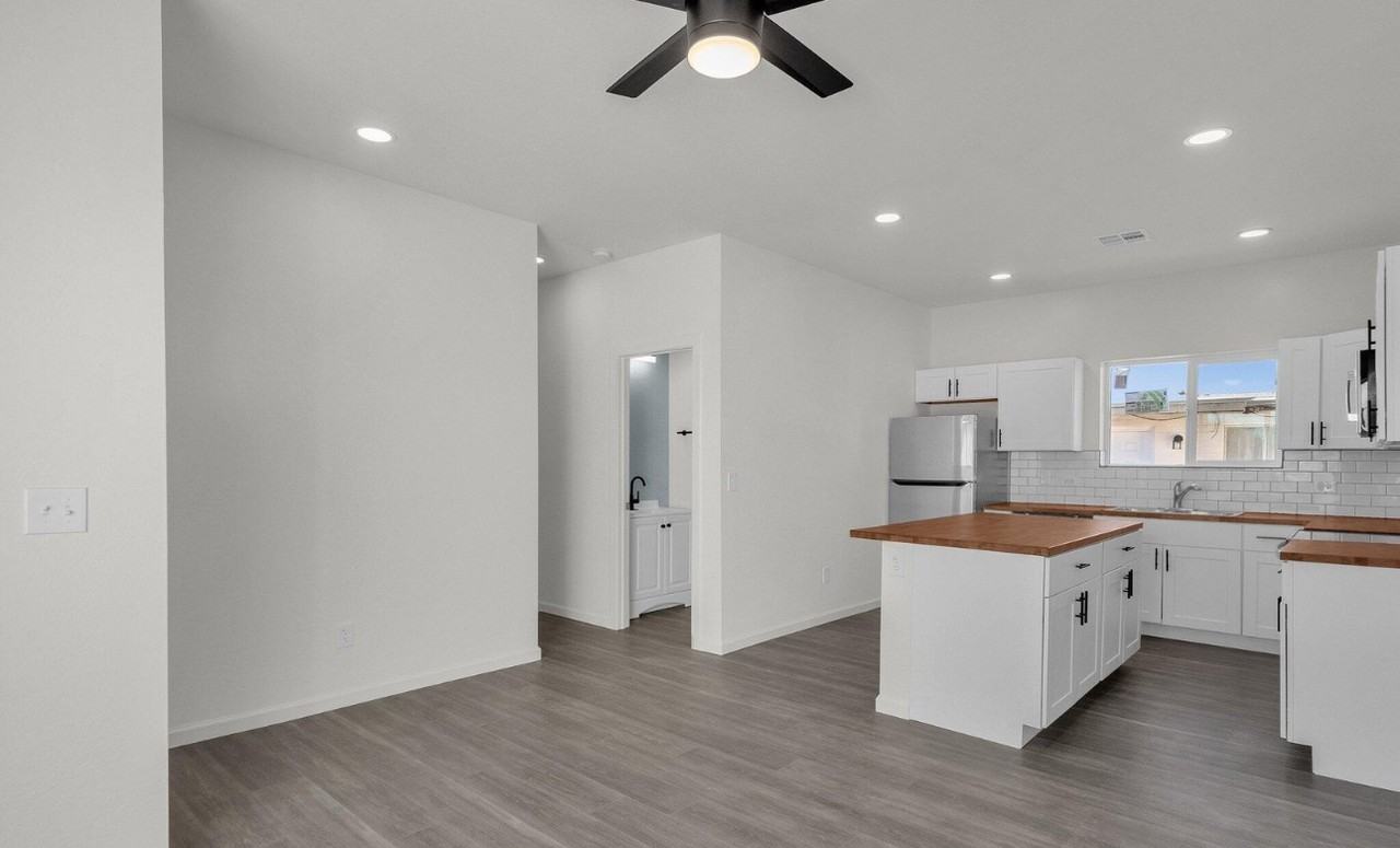 220 4th Ave E #1