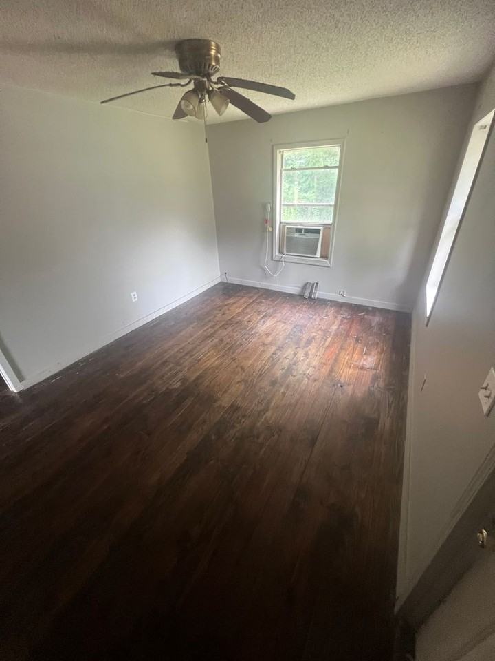 107 Washington St - Photo 3 of 10