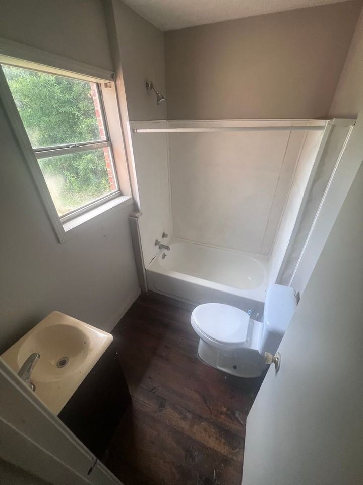 107 Washington St - Photo 5 of 10