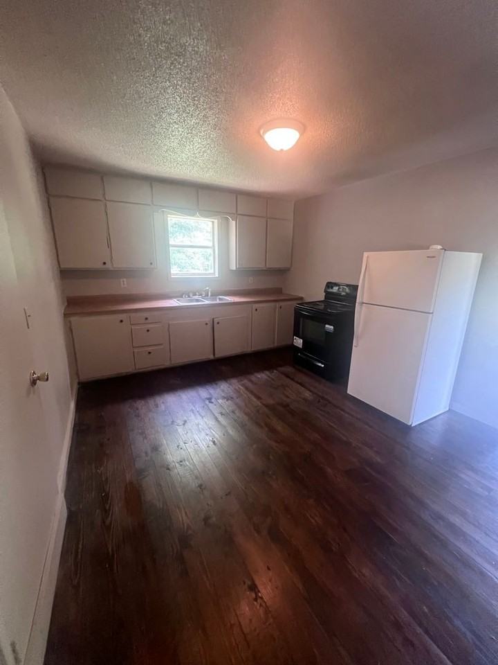 107 Washington St - Photo 6 of 10