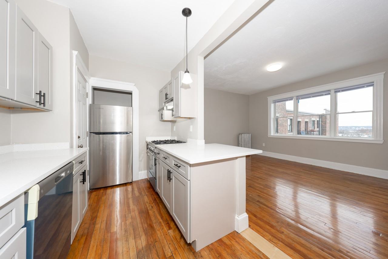 Broadway #12 - Photo 2 of 8