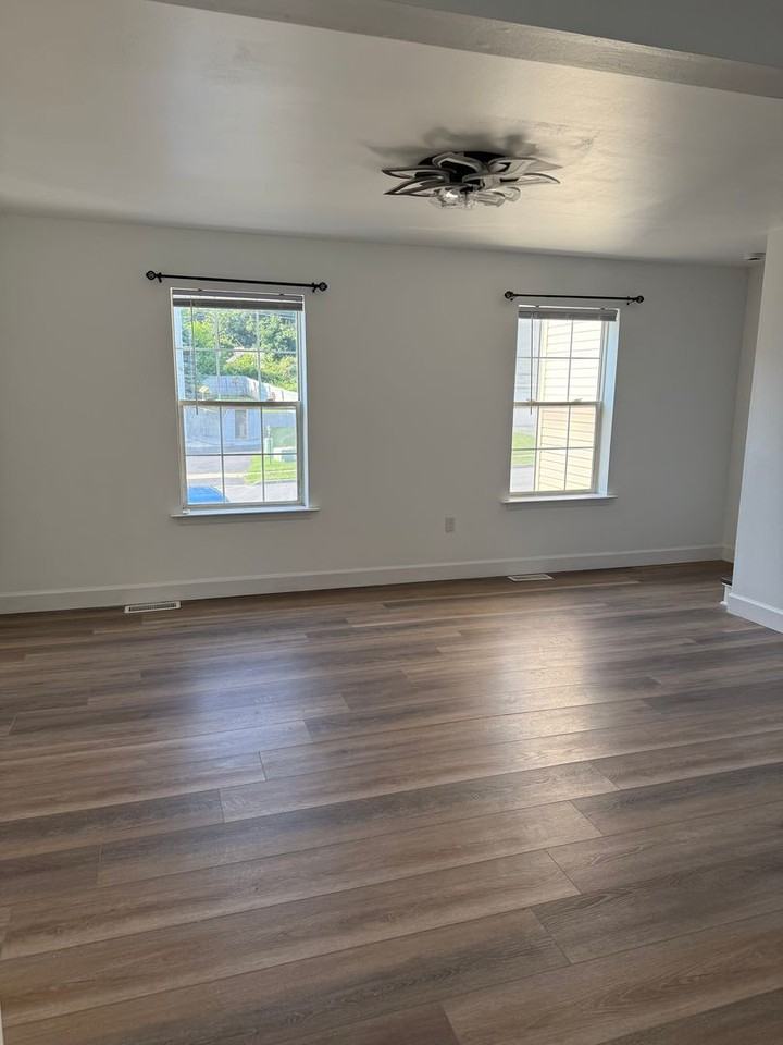 53 Mall Rd - Photo 4 of 12
