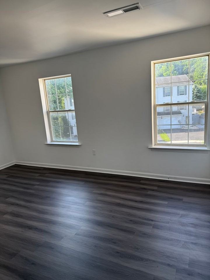 53 Mall Rd - Photo 5 of 12