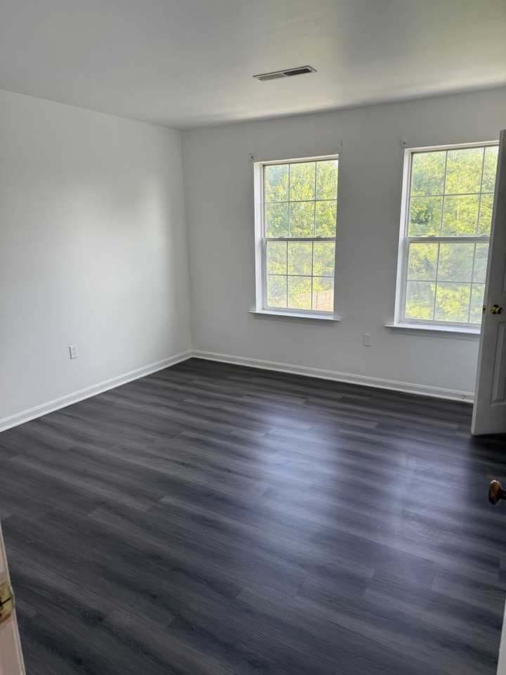 53 Mall Rd - Photo 6 of 12