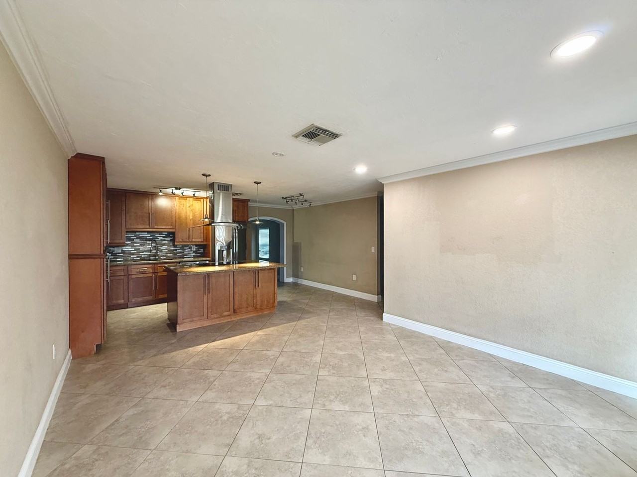 3400 Linden Dr - Photo 3 of 11