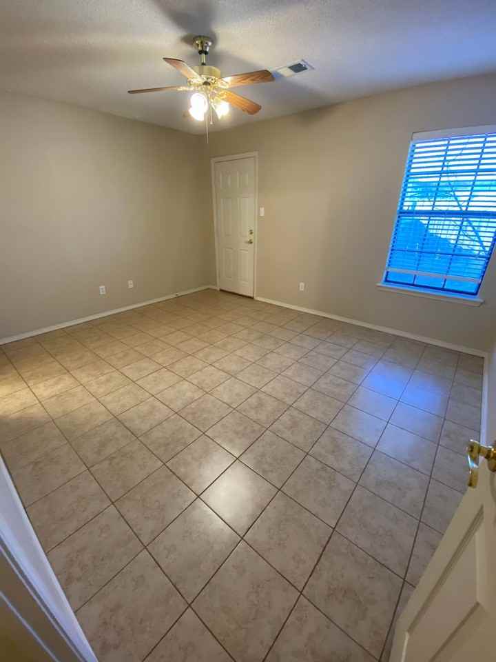 1818 Wilder Ln - Photo 3 of 13