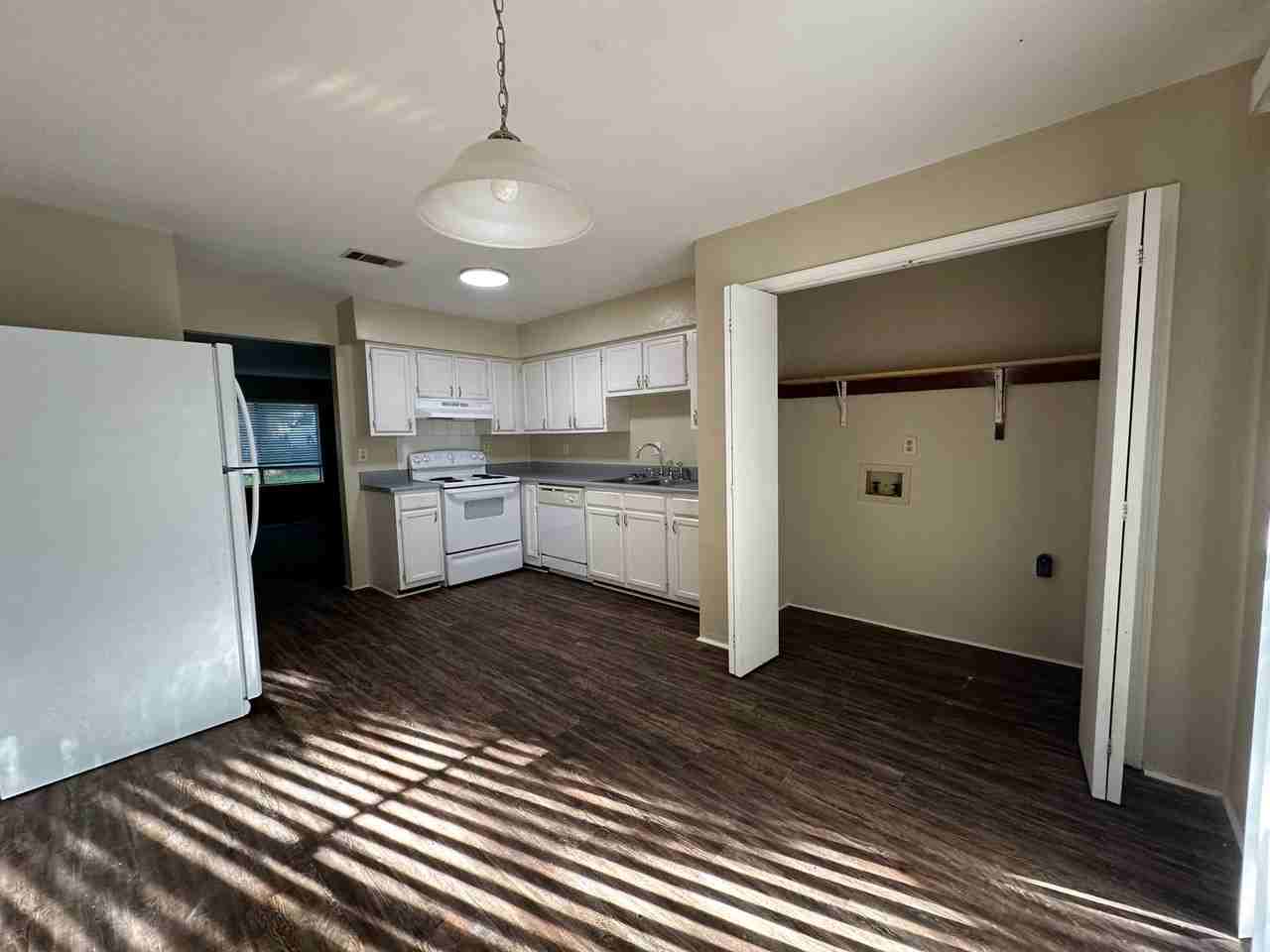 4221 Brewster Rd - Photo 4 of 7